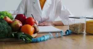 社会人でも目指せる！栄養学資格の種類・難易度・仕事への活かし方