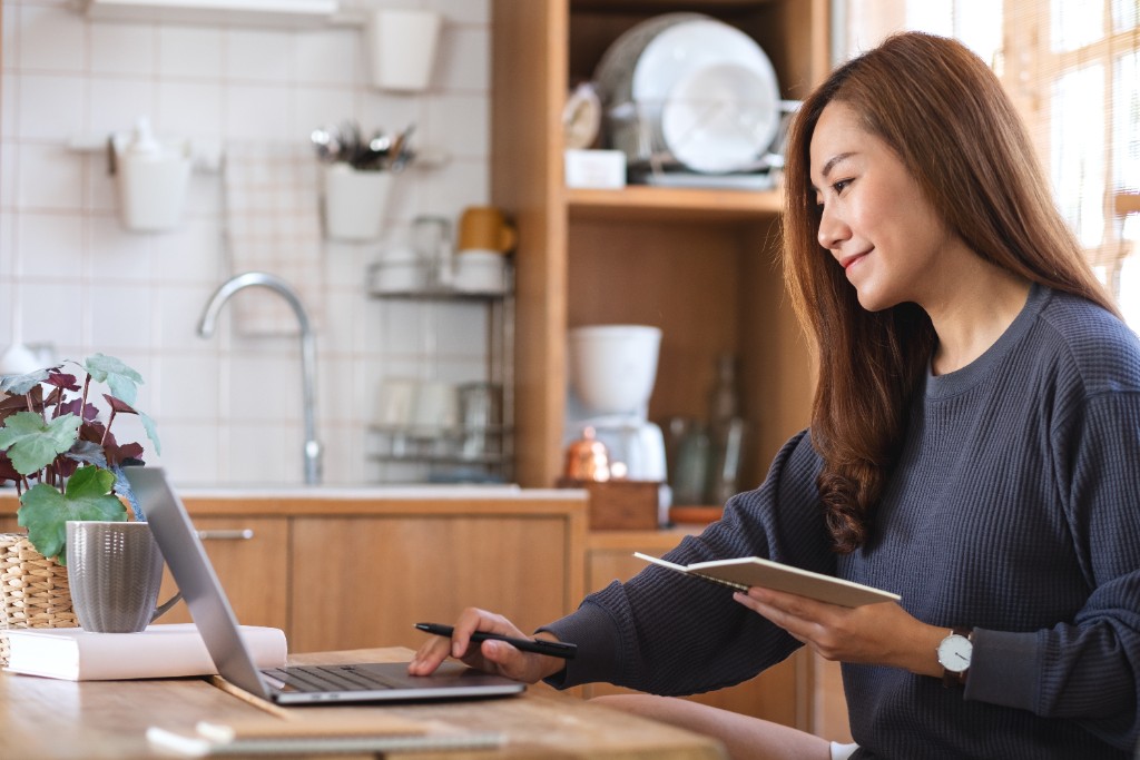 管理栄養士は在宅で働ける？在宅ワークの種類と始め方